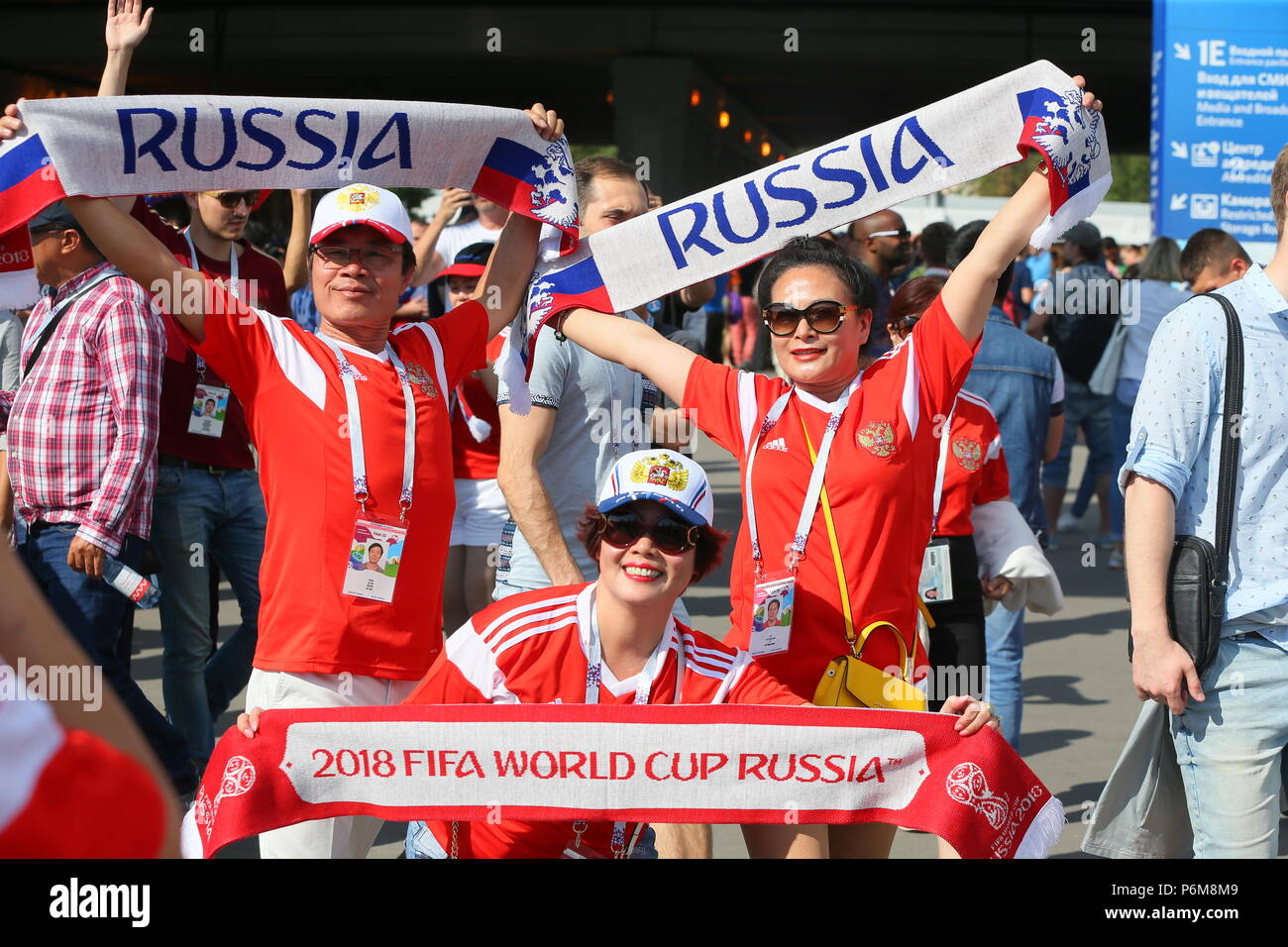 Mosca, Russia. 1 lug 2018. In Russia la sostenitore prima del 2018 FIFA World Cup Round di 16 match tra Spagna e Russia a Luzhniki Stadium. Credito: Victor Vytolskiy/Alamy Live News Foto Stock