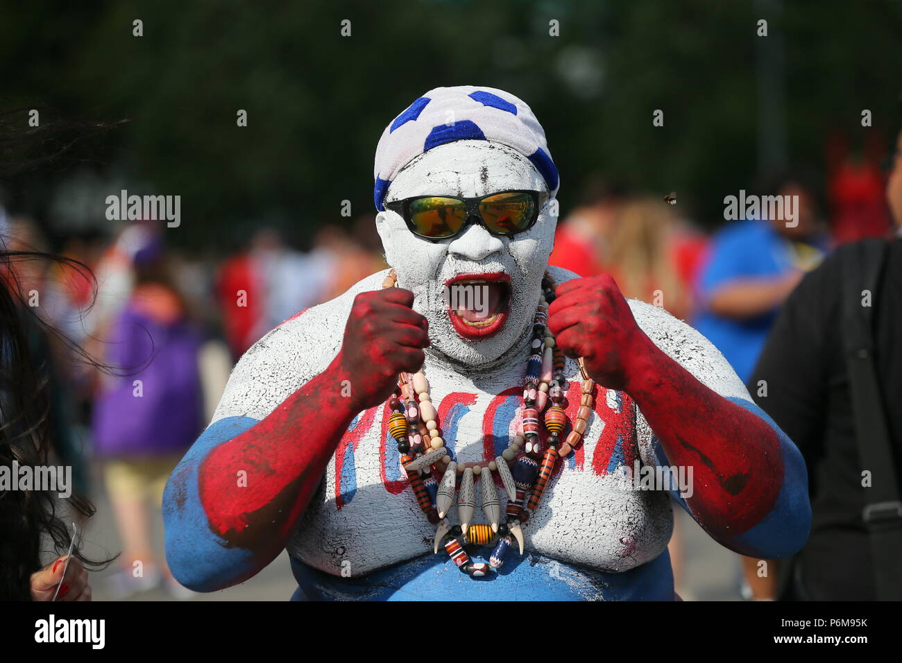 Mosca, Russia. 1 lug 2018. In Russia la sostenitore prima del 2018 FIFA World Cup Round di 16 match tra Spagna e Russia a Luzhniki Stadium. Credito: Victor Vytolskiy/Alamy Live News Foto Stock