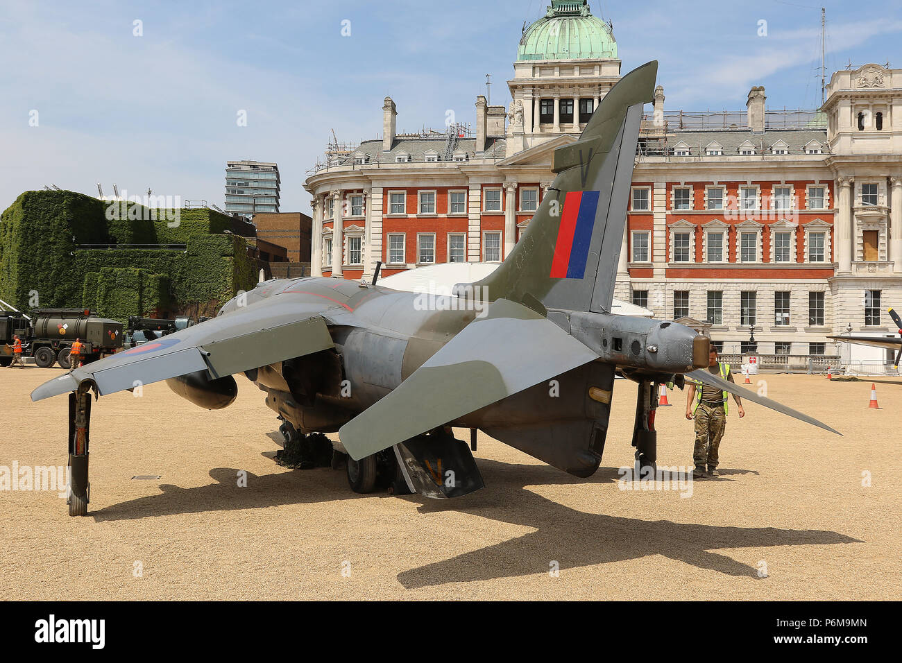 Londra, Regno Unito. 1 lug 2018. Hawker Siddeley Harrier GR3, RAF100 aeromobili in giro per Londra, Horse Guards, Whitehall, Westminster, Londra, UK, 01 luglio 2018, Foto di Richard Goldschmidt, per celebrare il centenario della Royal Air Force la RAF100 Tour di aeromobili è un visualizzatore pubblico iconica RAF aeromobile in città località di tutto il paese. Credito: ricca di oro/Alamy Live News Foto Stock