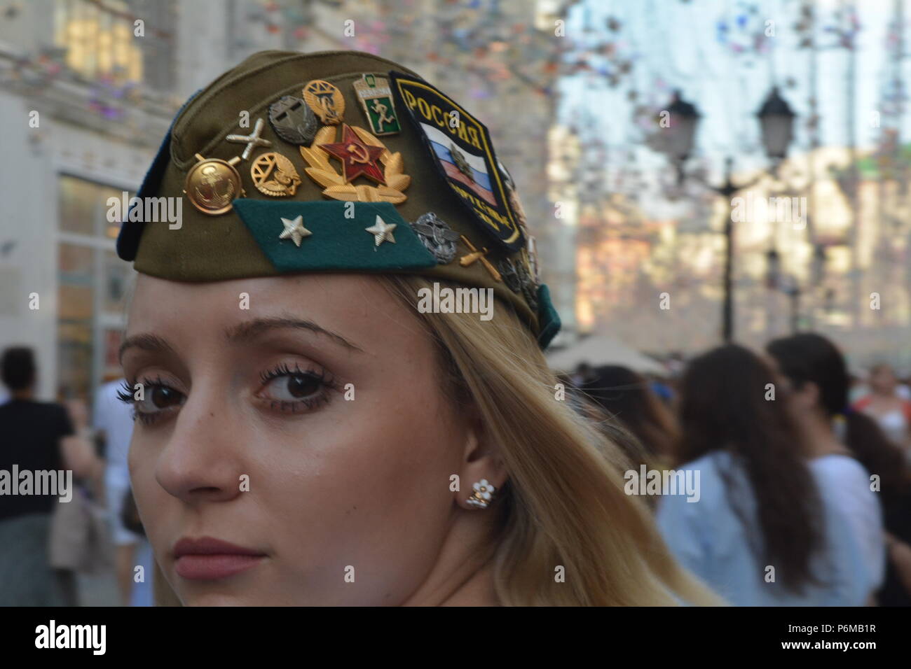 Mosca, Russia. 1 Luglio, 2018. Coppa del Mondo FIFA 2018 in Russia. Fan russi durante il match Russia - Spagna 1/8 finali, per le strade di Mosca. Credito: Pavel Kashaev/Alamy Live News Foto Stock