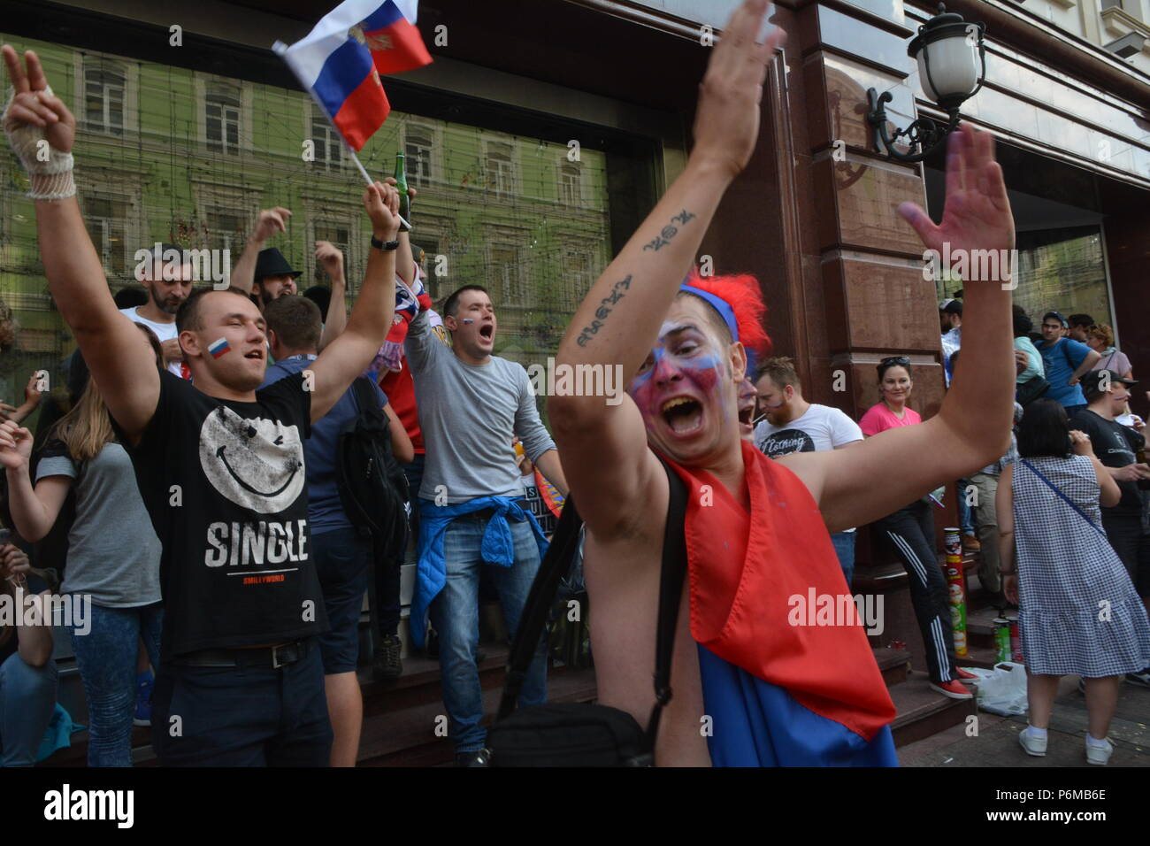 Mosca, Russia. 1 Luglio, 2018. Coppa del Mondo FIFA 2018 in Russia. Fan russi durante il match Russia - Spagna 1/8 finali, per le strade di Mosca. Credito: Pavel Kashaev/Alamy Live News Foto Stock