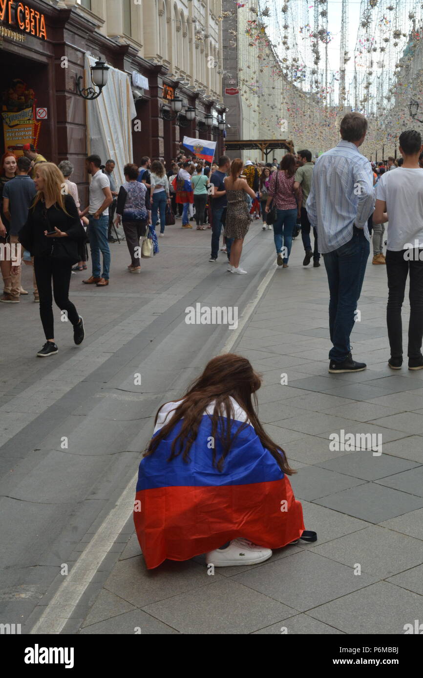 Mosca, Russia. 1 Luglio, 2018. Coppa del Mondo FIFA 2018 in Russia. Fan russi durante il match Russia - Spagna 1/8 finali, per le strade di Mosca. Credito: Pavel Kashaev/Alamy Live News Foto Stock