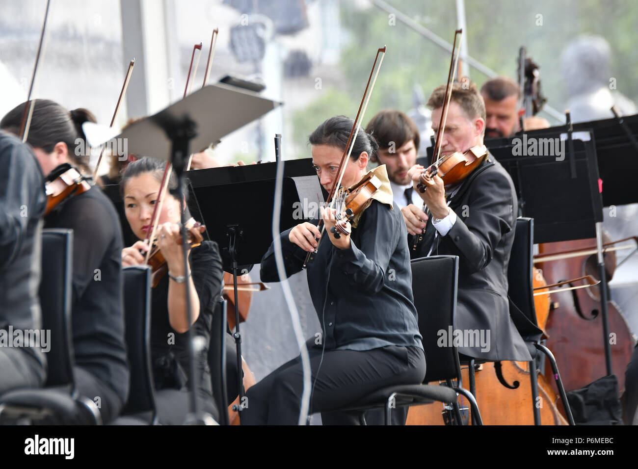 Londra, Regno Unito. 1 Luglio, 2018. Centinaia hanno partecipato alla BMW Classics + live in streaming su YouTube in Trafalgar Square su un tempo caldo a Londra, nel Regno Unito il 1 luglio 2018. Credito: Picture Capital/Alamy Live News Foto Stock