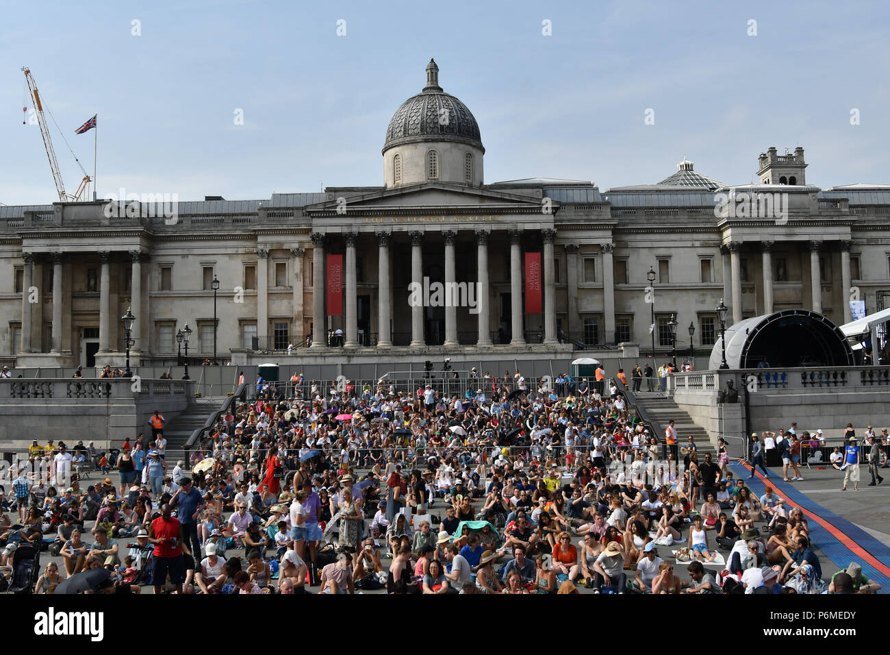 Londra, Regno Unito. 1 Luglio, 2018. Centinaia hanno partecipato alla BMW Classics + live in streaming su YouTube in Trafalgar Square su un tempo caldo a Londra, nel Regno Unito il 1 luglio 2018. Credito: Picture Capital/Alamy Live News Foto Stock