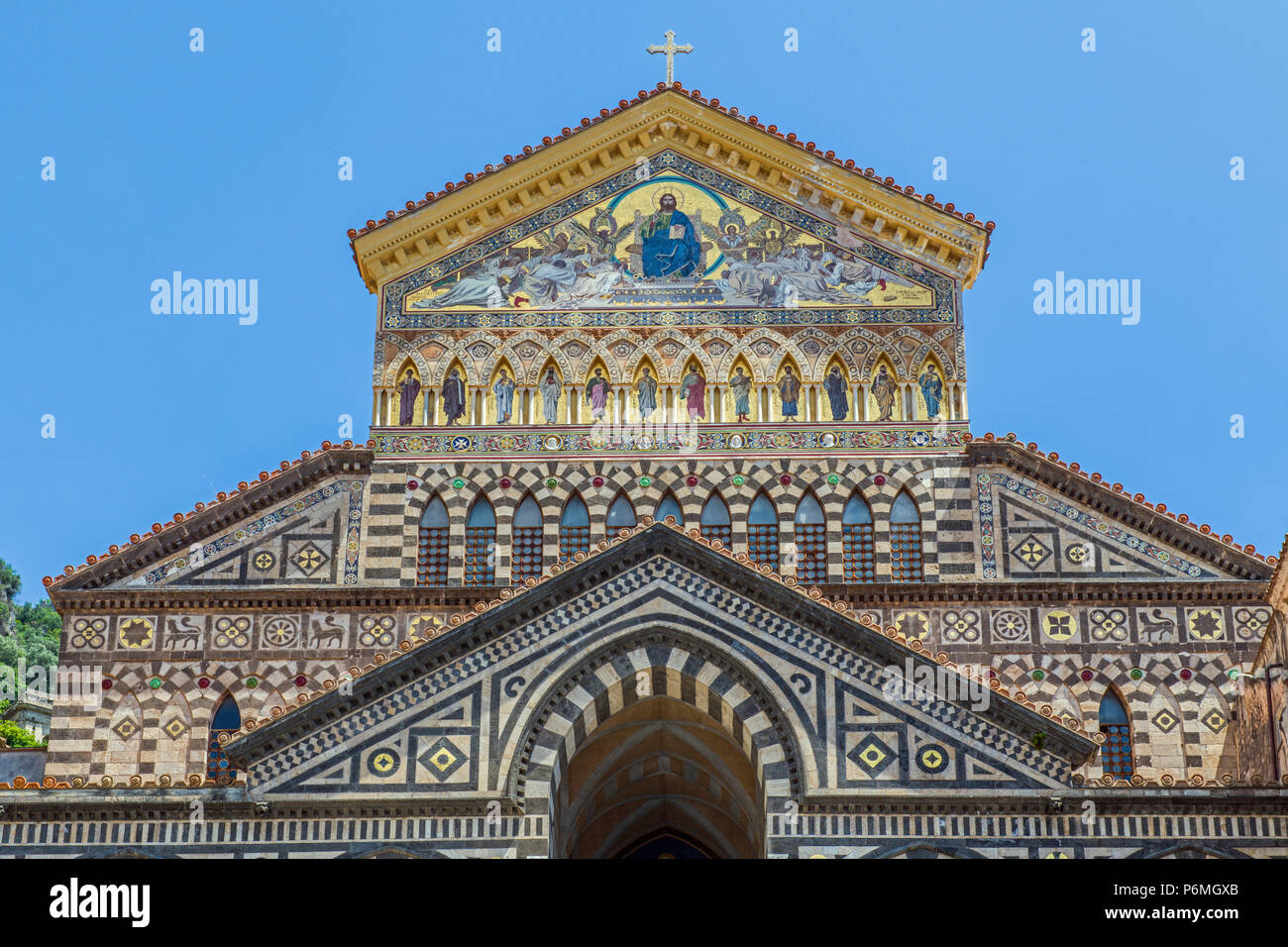 La Cattedrale cattolica romana di Amalfi sulla Costiera Amalfitana, Italia Foto Stock