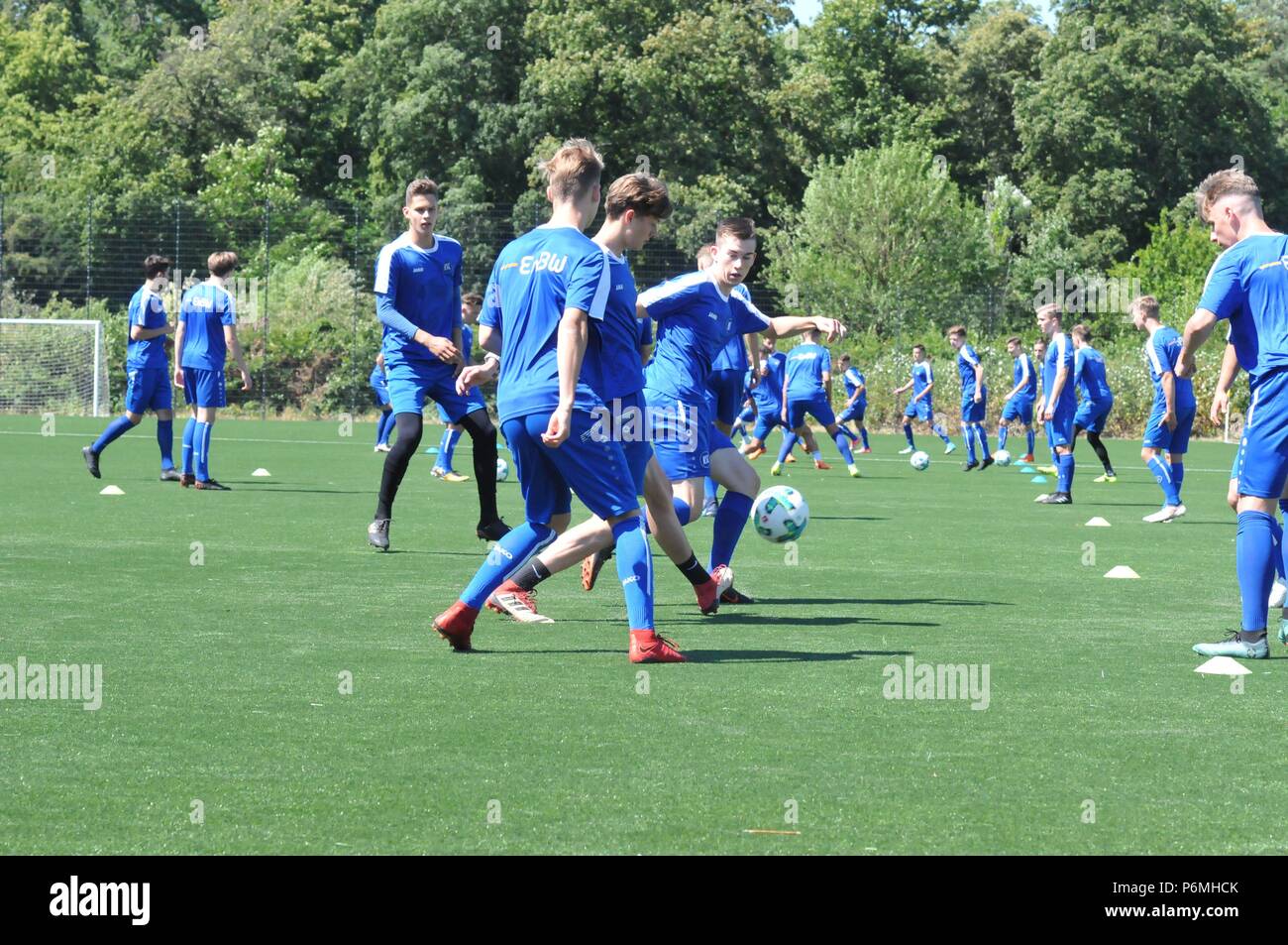 Muore un-Junioren des Karlsruher SC sind in die Vorbereitung für die A-Junioren-Bundesliga gestartet. KSC-allenatore Lukas Kwasniok begrüßte sein Team Foto Stock