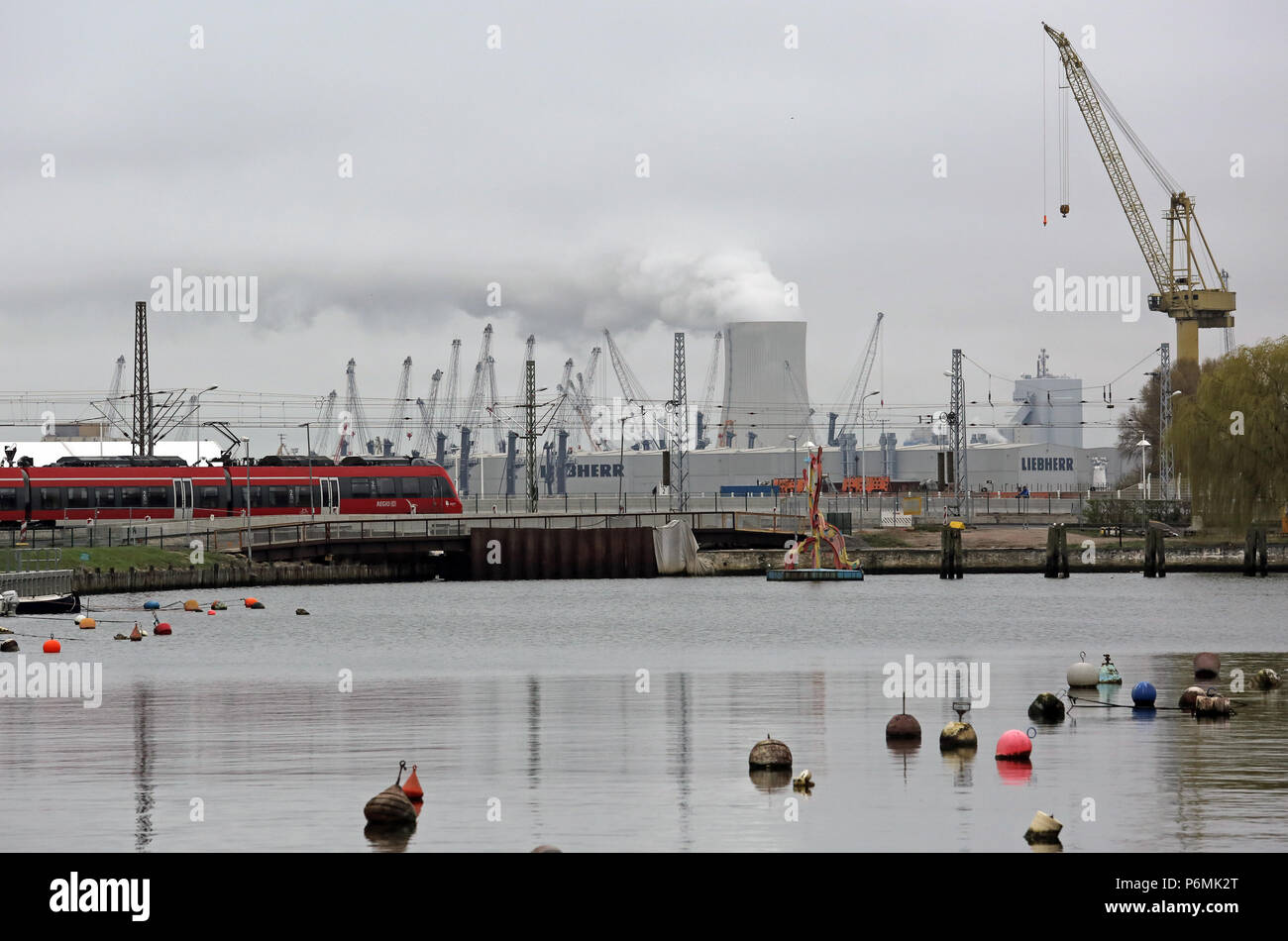 Warnemuende, vista dall'Alte Strom sul cantiere Foto Stock