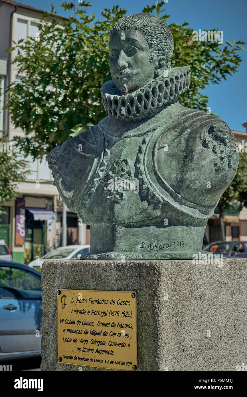Busto di Pedro Fernandez de Castro nel villaggio di Monforte de Lemos, Lugo, Galizia, Spagna, Europa Foto Stock