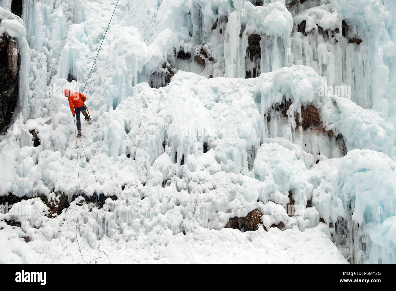 Sulle Alpi francesi. Cascata ghiacciata. Les Contamines. La Francia. Foto Stock