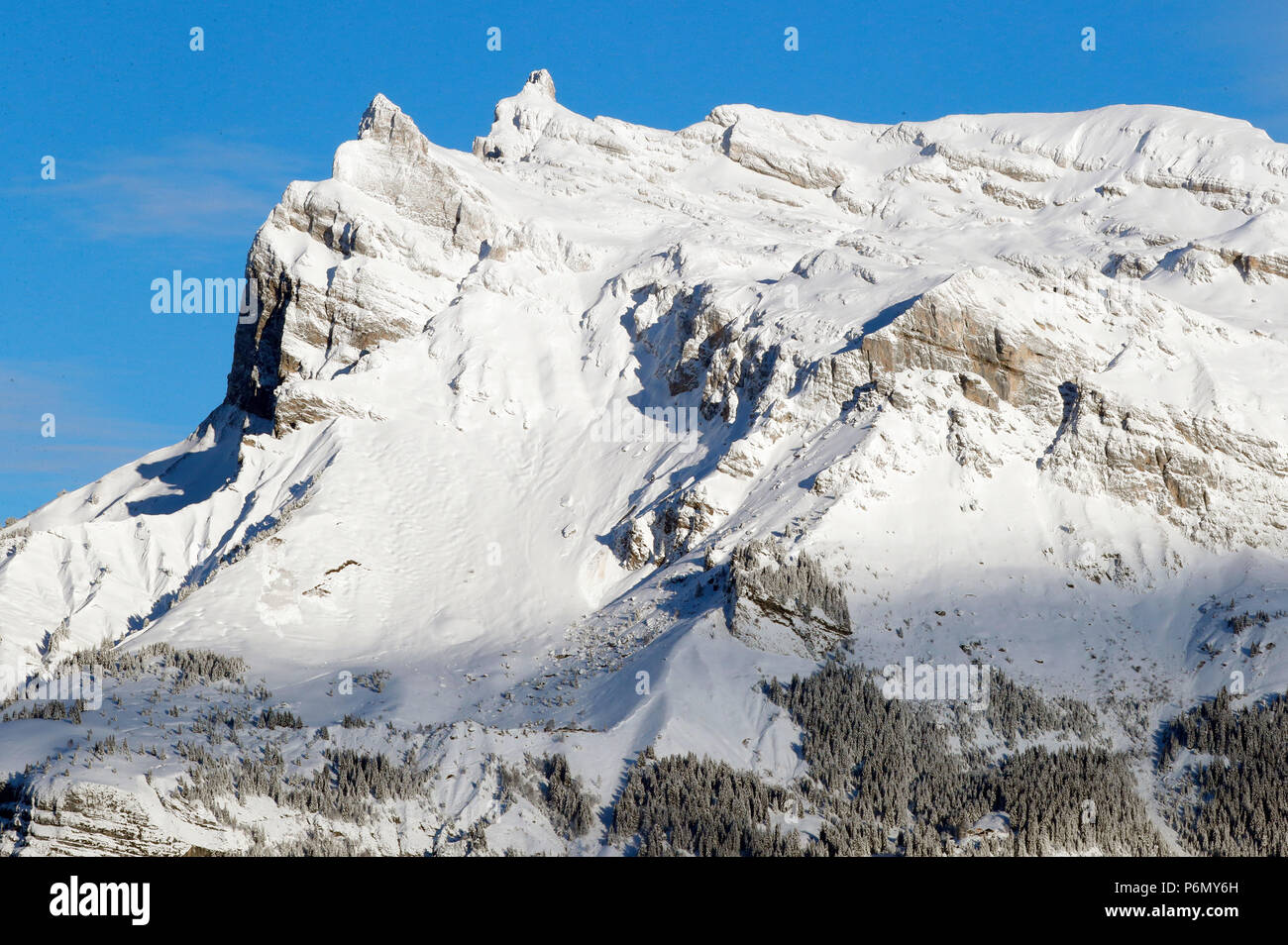 Sulle Alpi francesi. Montagna : les Aiguilles de Warens. La Francia. Foto Stock