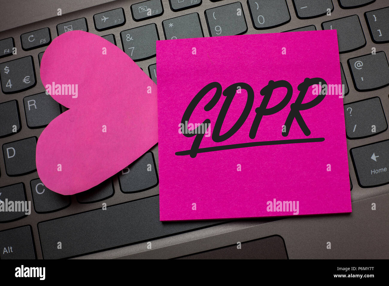 Conceptual la scrittura a mano che mostra il PILR. Business photo testo generale della protezione dei dati il Regolamento privacy leggi UE conformità tastiera tasti grigio carta rosa Foto Stock