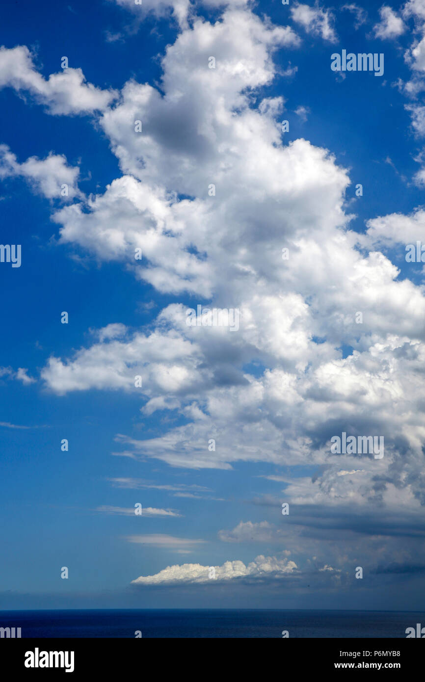 Cielo nuvoloso nel Salento, Italia. Foto Stock