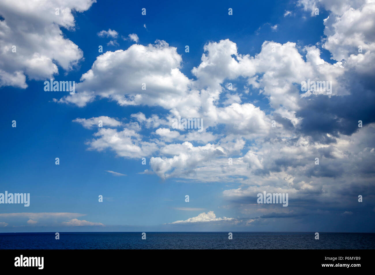 Cielo nuvoloso nel Salento, Italia. Foto Stock