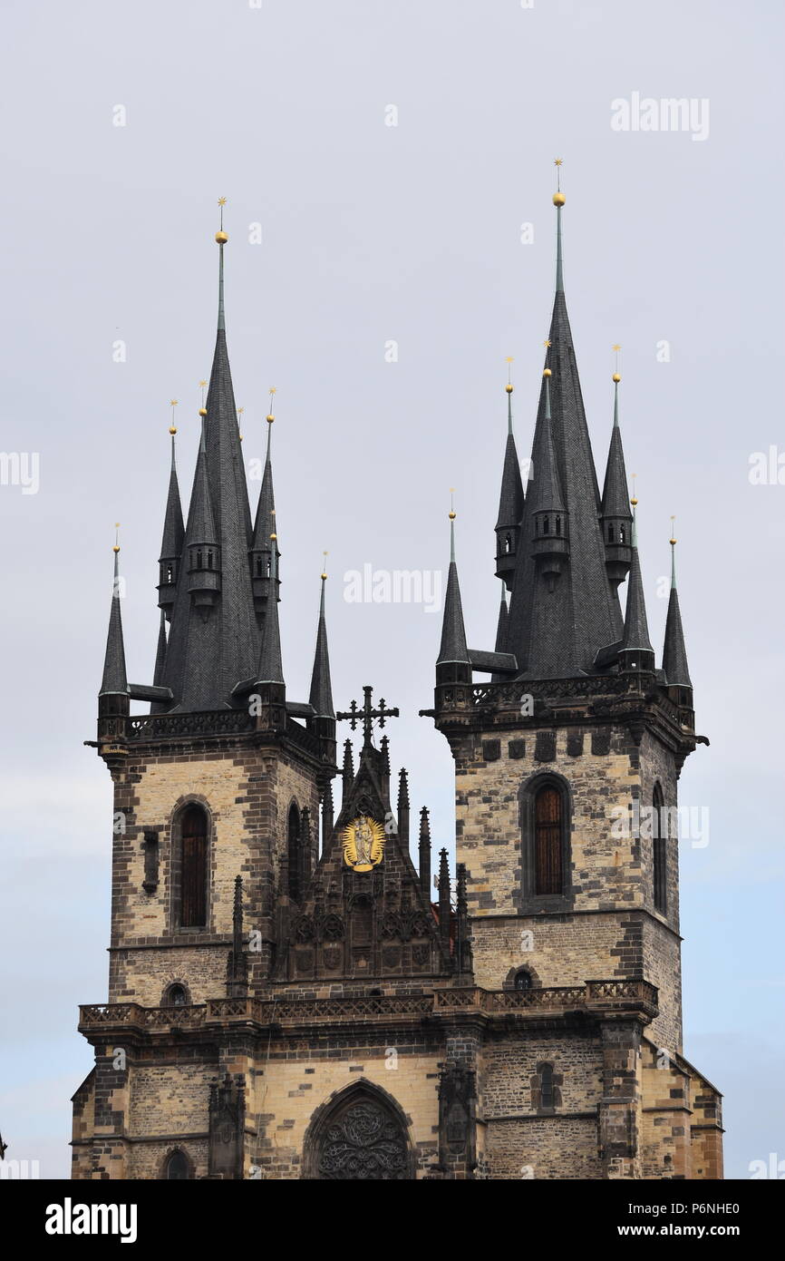 La chiesa di Nostra Signora di Týn in Prague Old Town, Praga, Repubblica Ceca. Ha preso questa foto a praga viaggio di caduta-2016. La Città Vecchia di Praga. Foto Stock