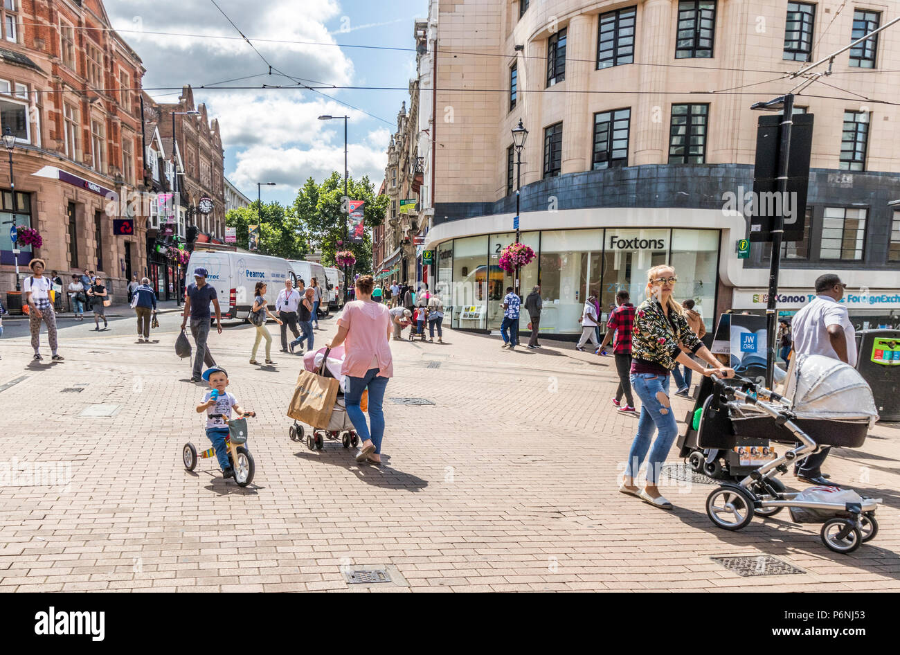 Occupato dal centro città di Croydon London Regno Unito Foto Stock