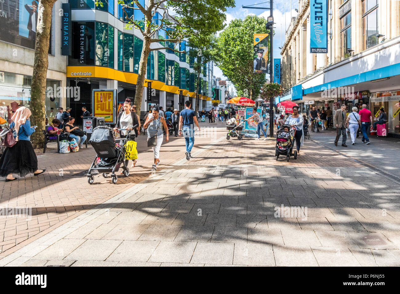 Occupato dal centro città di Croydon London Regno Unito Foto Stock