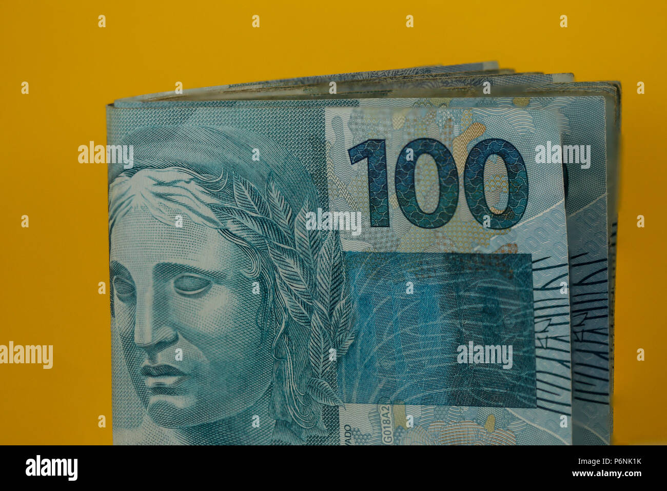 100 Denaro Reale Note dal Brasile. Brasiliano di denaro. Immagine di note di Real, la moneta ufficiale del Brasile dal 1994. Note di 100 Reais. Foto Stock