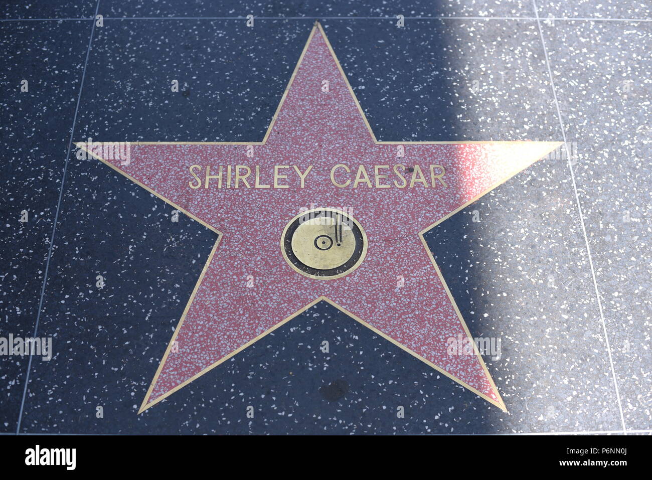 HOLLYWOOD, CA - 29 Giugno: Shirley Caesar stella sulla Hollywood Walk of Fame in Hollywood, la California il 29 giugno 2018. Foto Stock