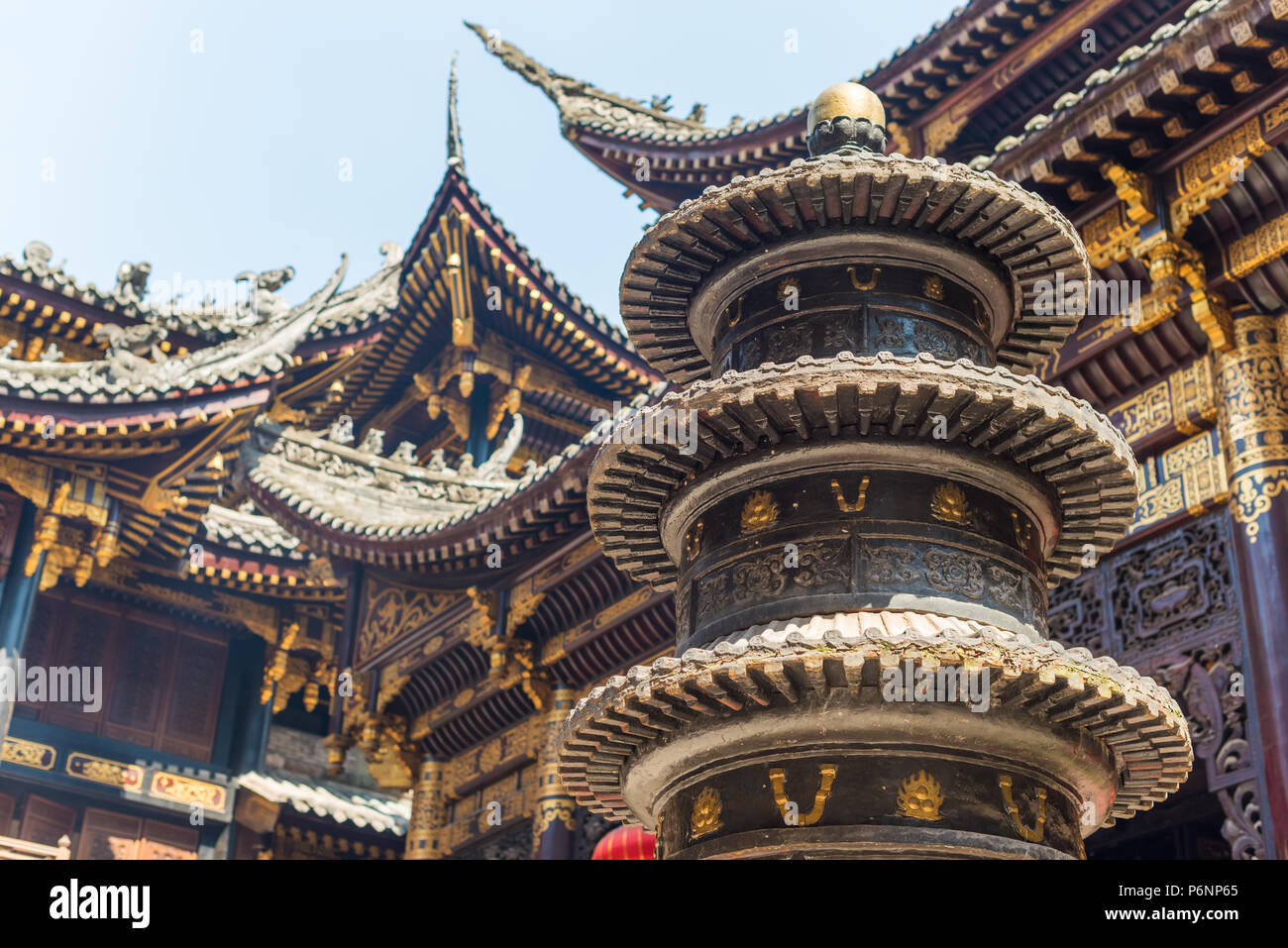 Architettura tradizionale cinese dettagli nel tempio BaoLunSi Chongqing Cina Foto Stock
