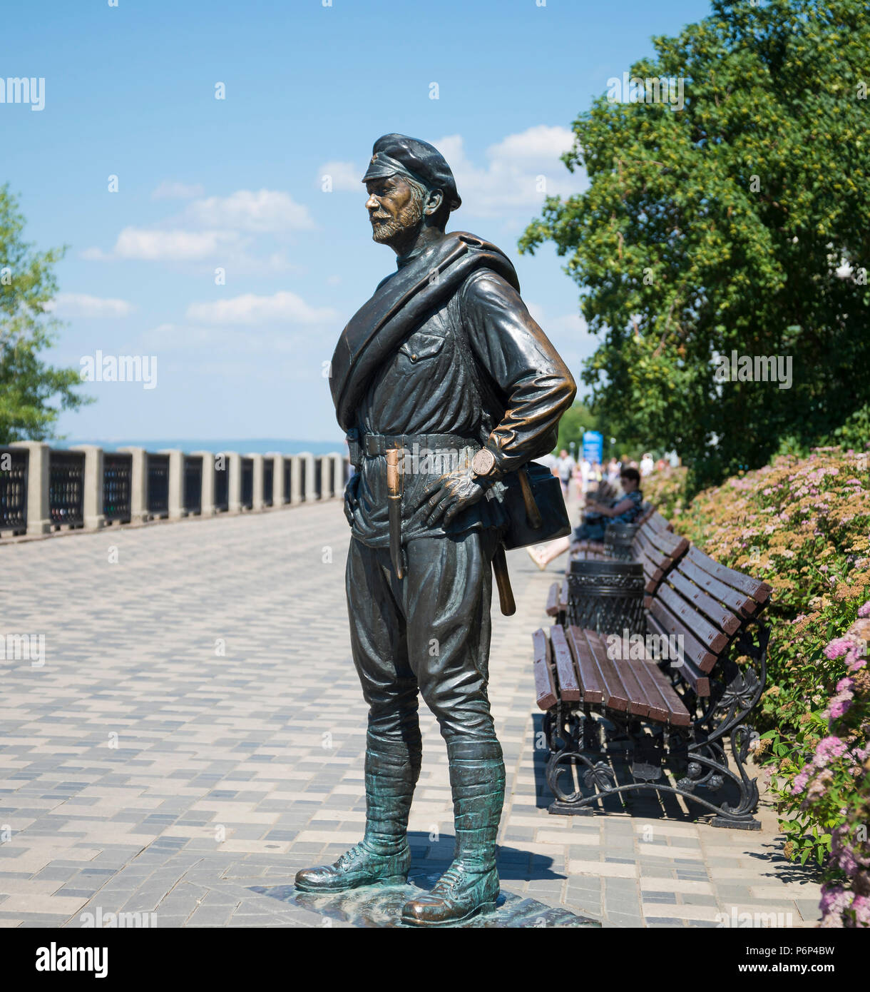 Monumento a Fedor Sukhov sul fiume Volga terrapieno in Samara, Russia. In una soleggiata giornata estiva. Foto Stock