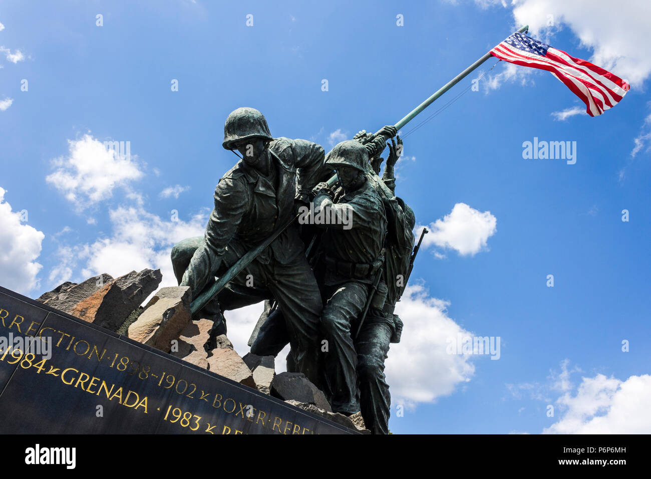 Arlington, Virginia. Gli Stati Uniti Marine Corps War Memorial (Iwo Jima Memorial), un monumento nazionale situato in Arlington Ridge Park progettato da Foto Stock