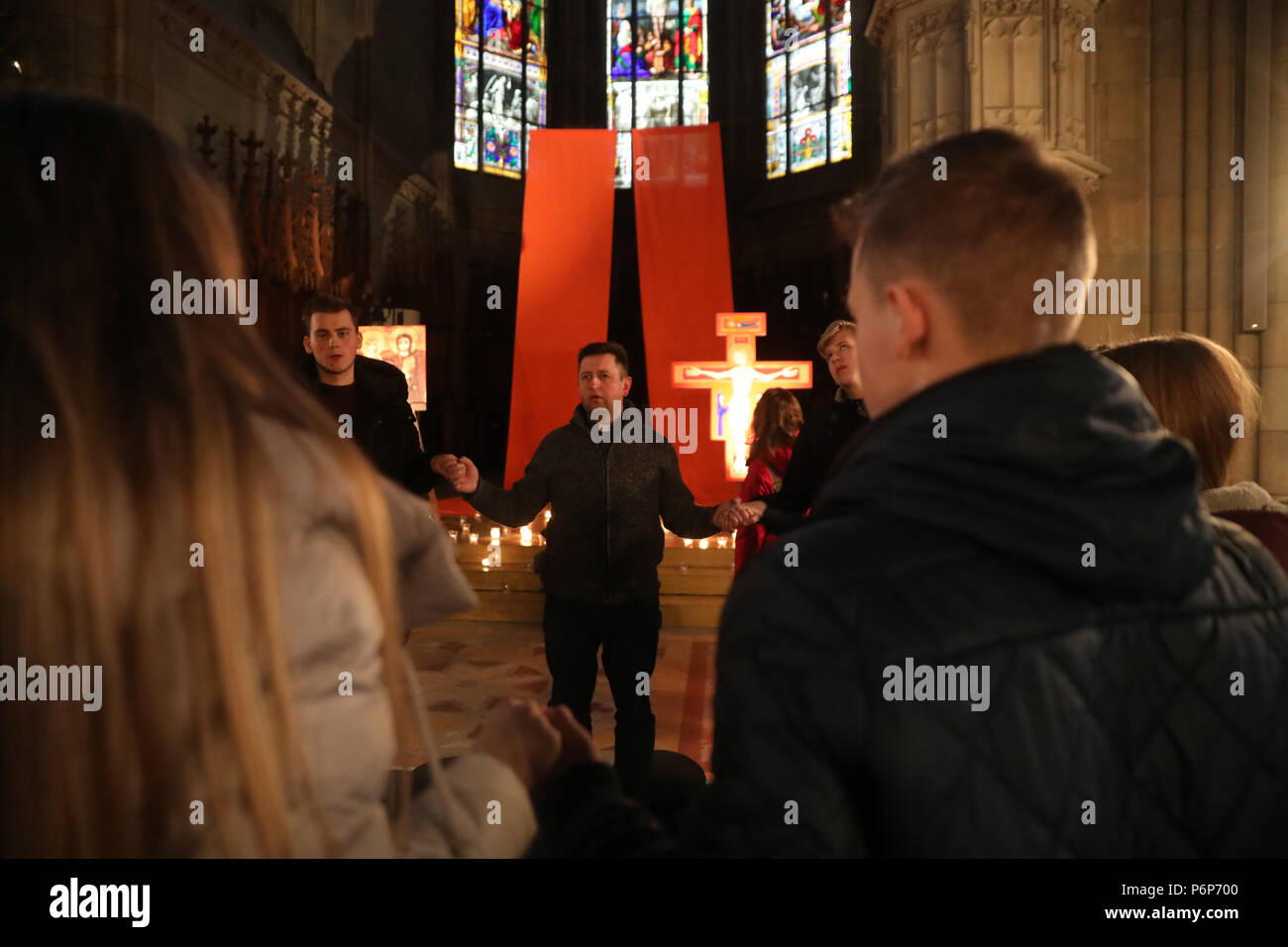 Elisabethenkirche. Incontro europeo dei giovani di Taizé a Basilea. Pellegrini in officina. La Svizzera. Foto Stock