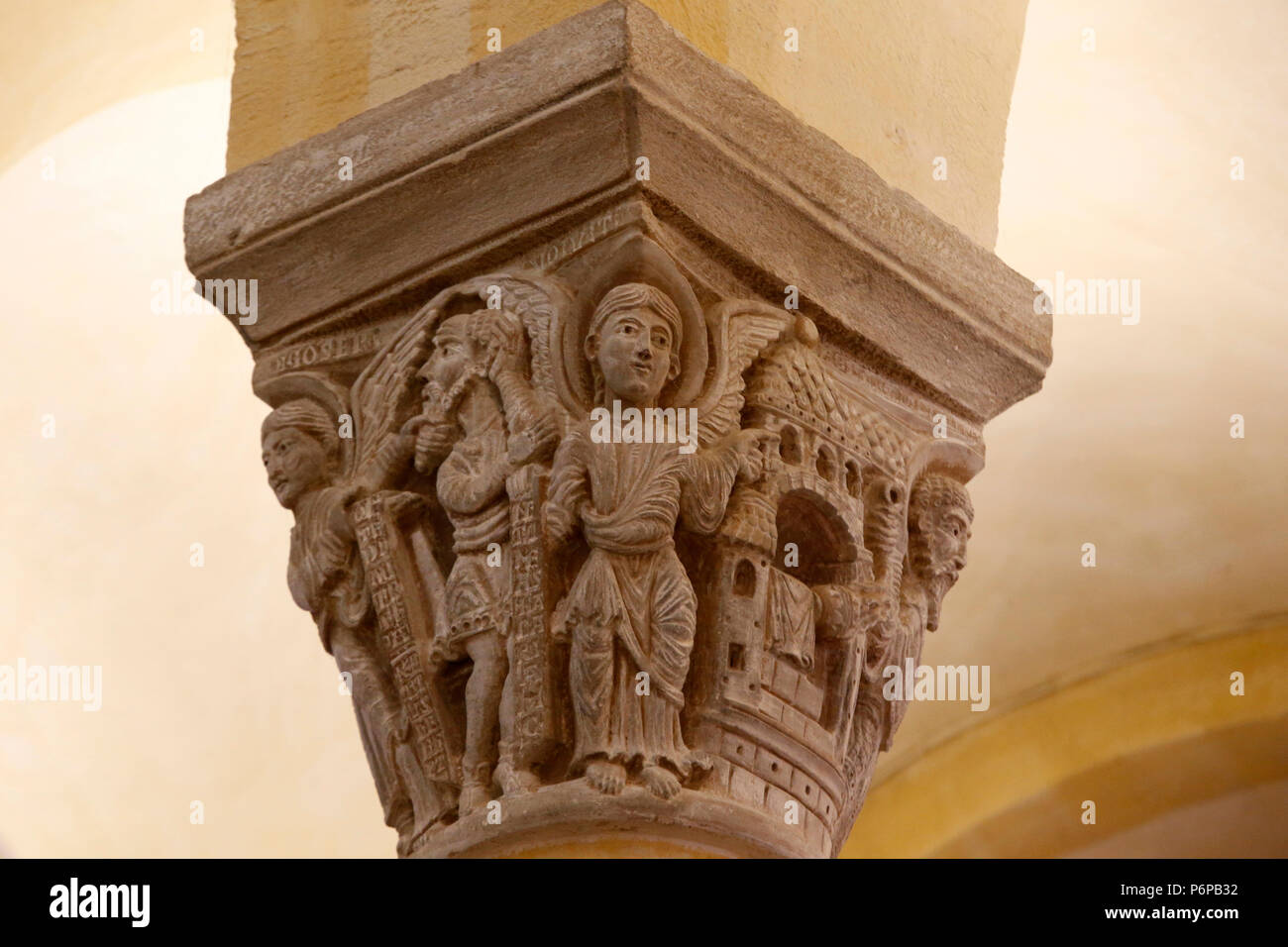 Notre Dame du Port basilica, Clermont-Ferrand, Auvergne. La Francia. Zacharia capitale. Foto Stock