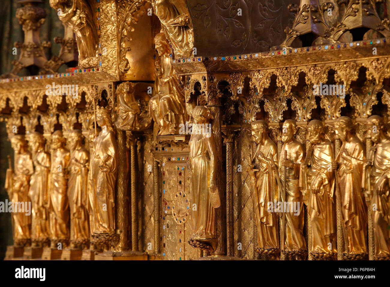 Notre Dame de Clermont cattedrale, Clermont-Ferrand, Francia. Foto Stock
