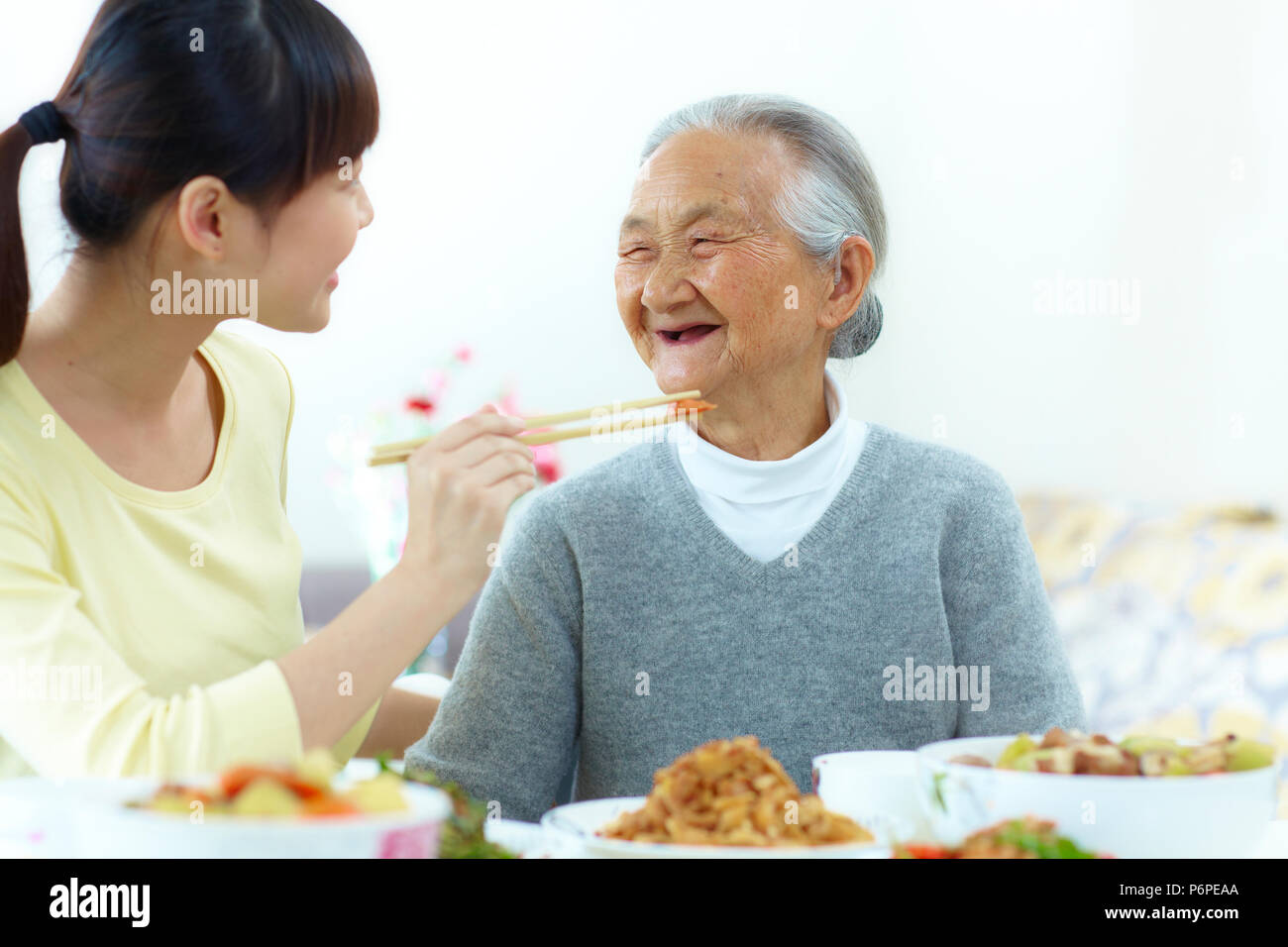 Asian senior stile di vita della gente con la loro famiglia Foto Stock