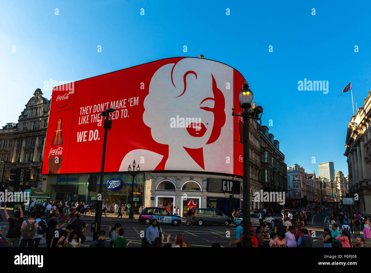 Piccadilly Circus insegne luminose, City of Westminster, Londra, Inghilterra, Regno Unito. Foto Stock