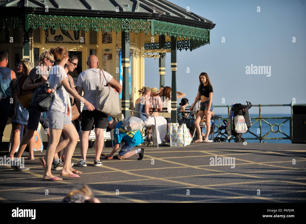 Brighton Seafront su una sera d'estate Foto Stock