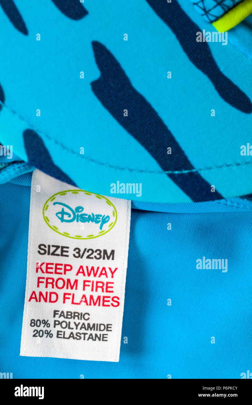 Tenere lontano dal fuoco e fiamme in etichetta Disney Baby childs hat - Tessuto 80% poliammide 20% Elastan Foto Stock