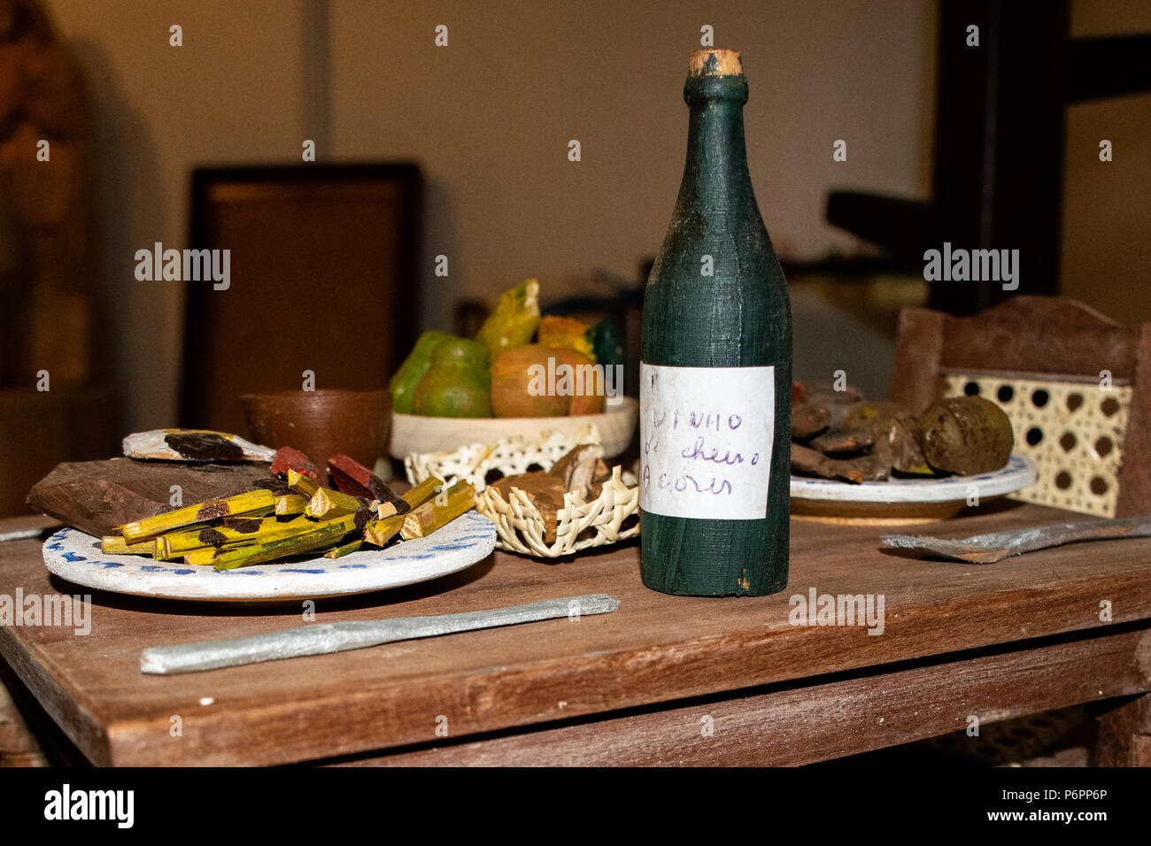 Legno in miniatura, tavolo per la cena Foto Stock