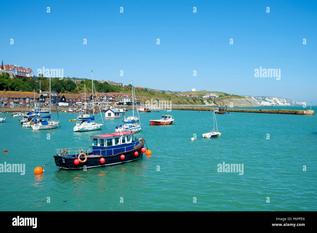 Barche da pesca in Folkestone Harbour, Kent, South Coast, England, Regno Unito Foto Stock