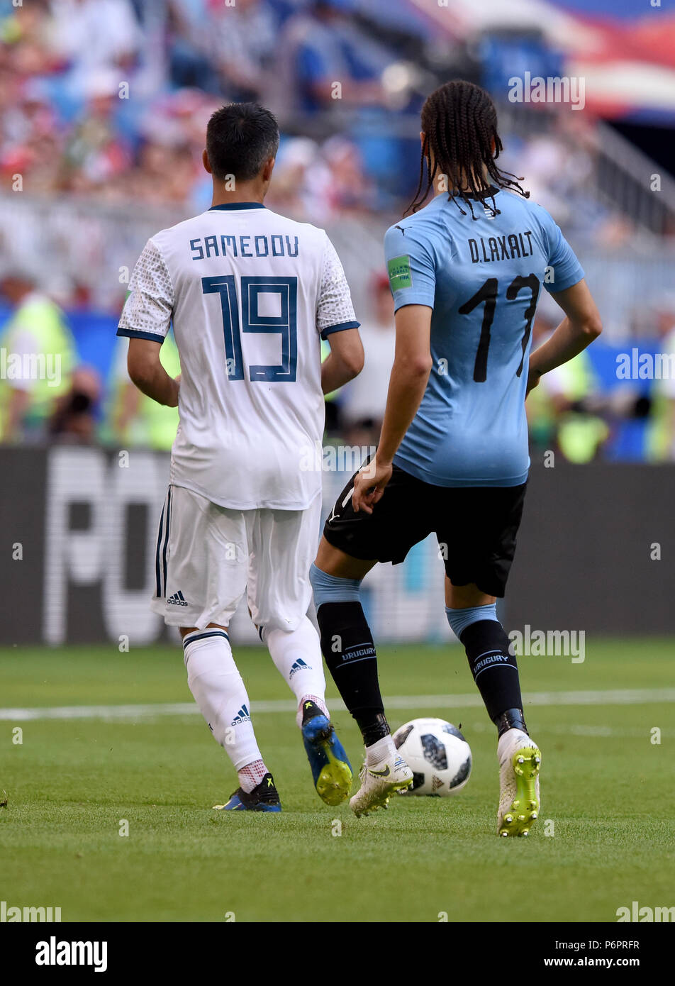 Samara, Russia - 25 giugno 2018. Centrocampista russo Alexander Samedov e centrocampista uruguaiano Diego Laxalt durante la Coppa del Mondo FIFA 2018 match Uruguay vs Foto Stock