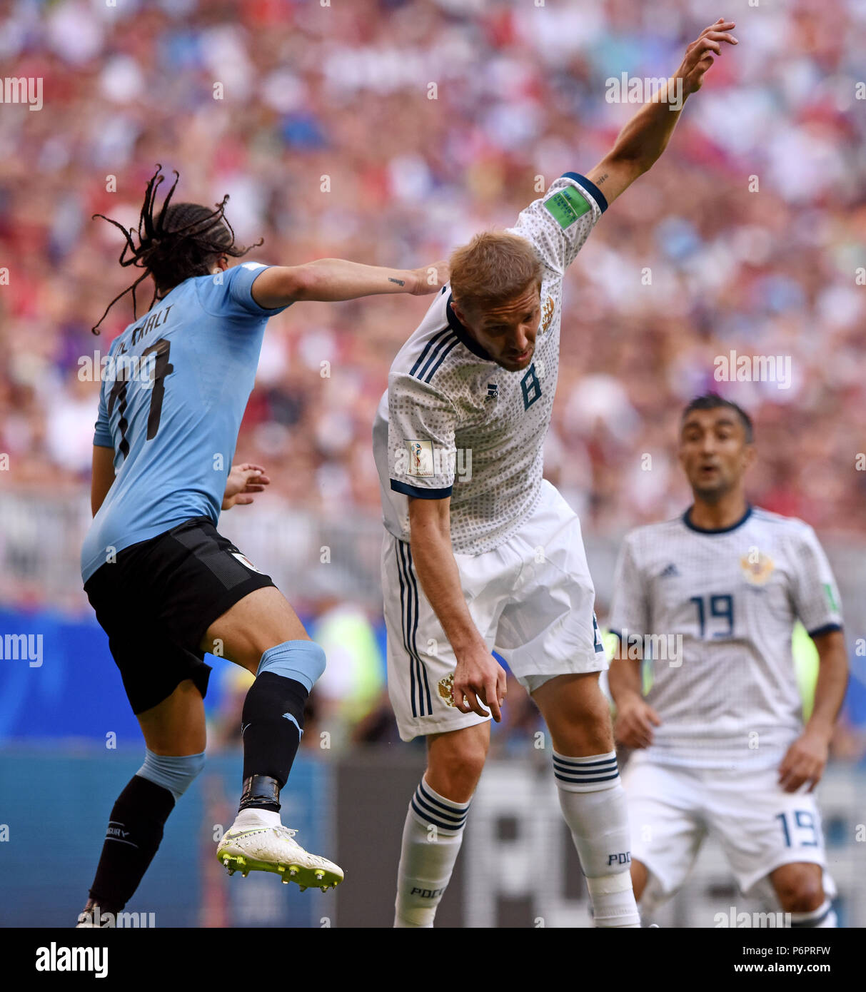 Samara, Russia - 25 giugno 2018. Il centrocampista uruguaiano Diego Laxalt e centrocampista russo Yury Gazinsky durante la Coppa del Mondo FIFA 2018 match Uruguay vs Rus Foto Stock