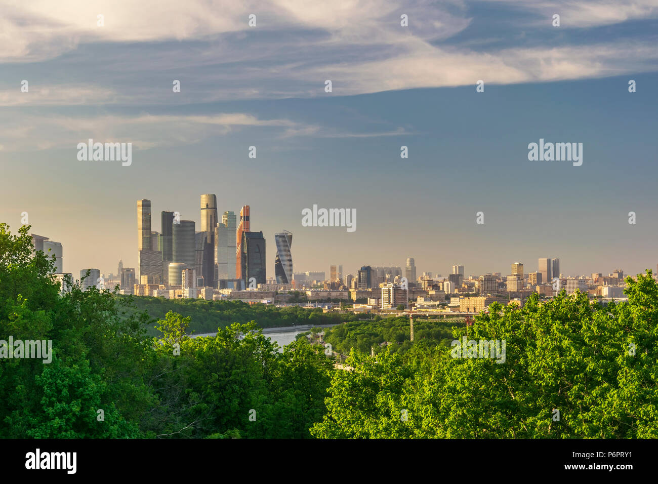 Mosca dello skyline della città al centro Business District vista da Sparrow Hill, Mosca, Russia Foto Stock