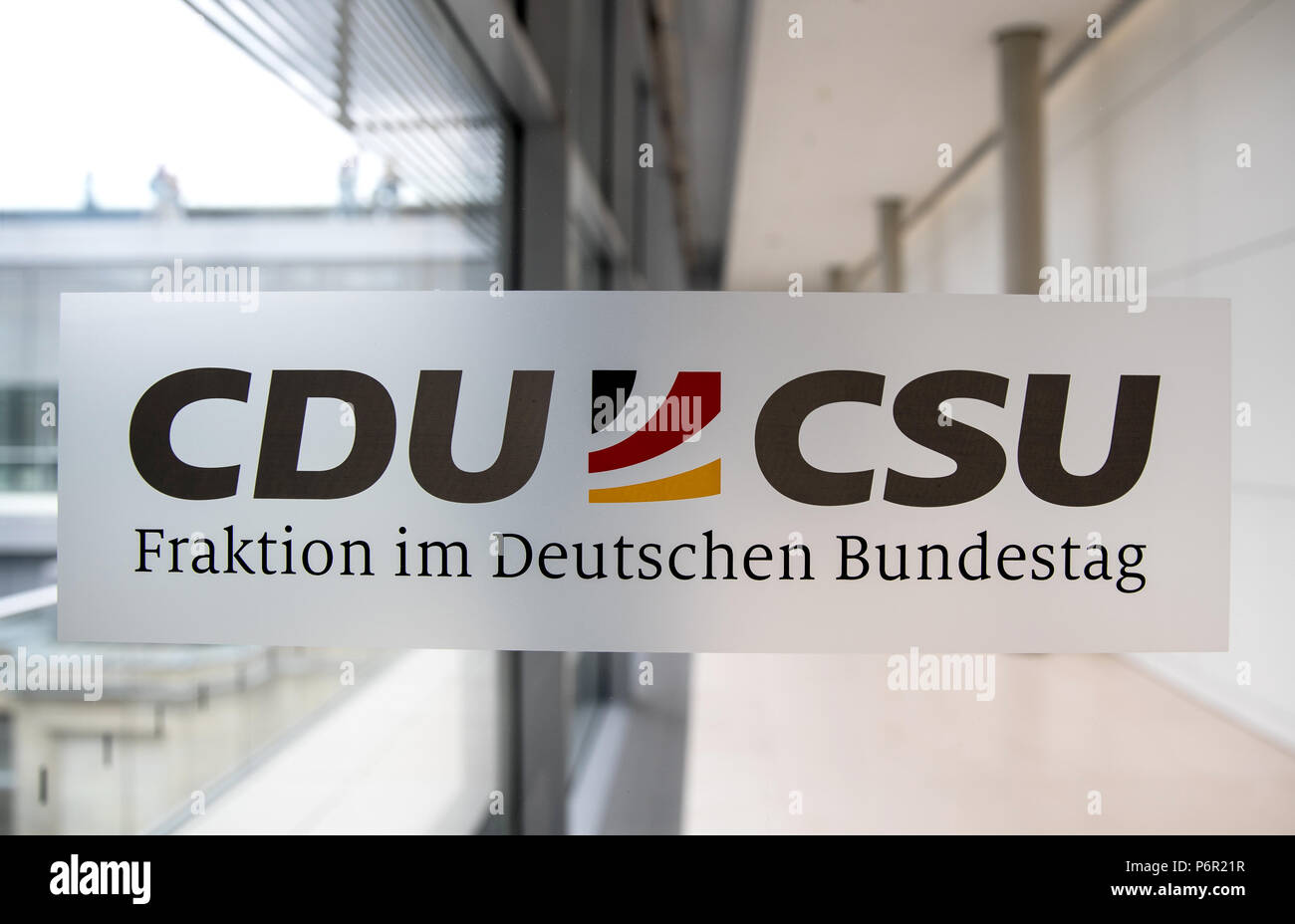 Berlino, Germania. 02Luglio, 2018. Il logo comune del cristiano Unione Democratica (CDU)/ Cristiana Unione Sociale (CSU) nel Bundestag, fotografati prima della fazione riunione tra l'Unione. Credito: Michael Kappeler/dpa/Alamy Live News Foto Stock