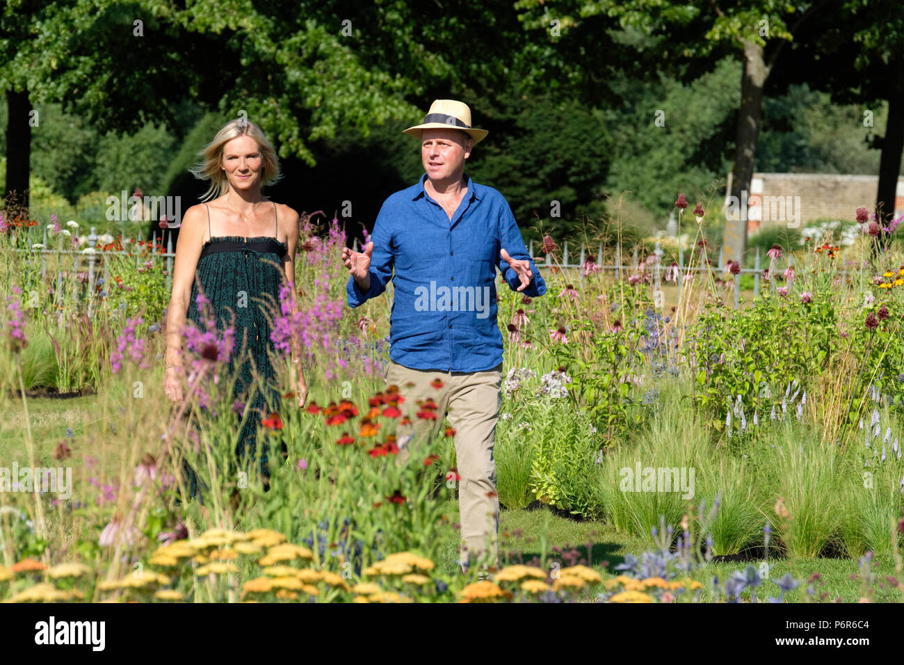 RHS Hampton Court Palace Flower Show, 2 luglio 2018. Jo Whiley e Joe Swift. Credito Tomlins P/Alamy Live News Foto Stock