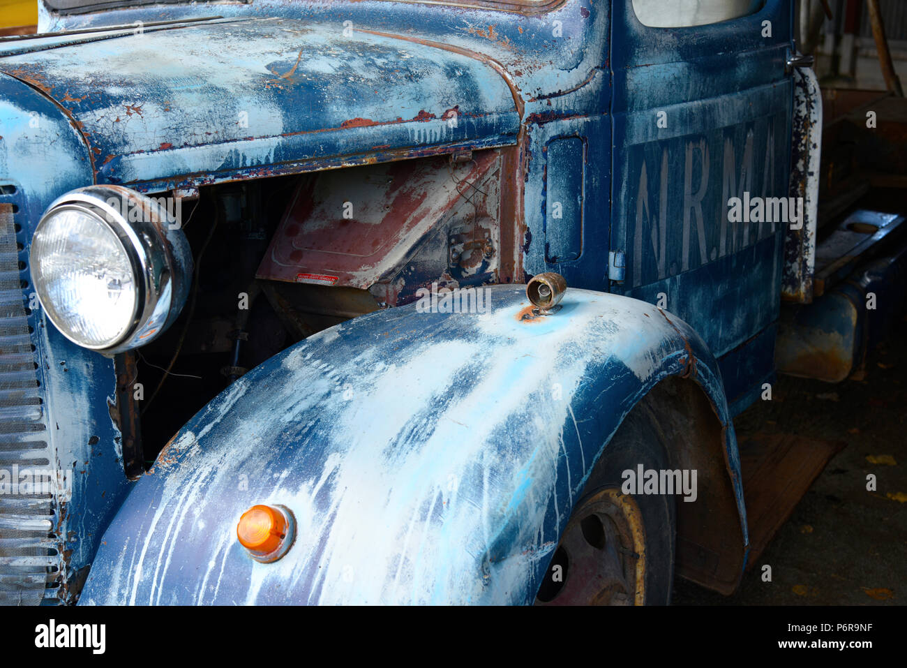 Le strade nazionali e l'associazione degli automobilisti NRMA vintage carrello di traino sul display al Glen innes camion e trattori mostrano nel Nuovo Galles del Sud settentrionale Foto Stock