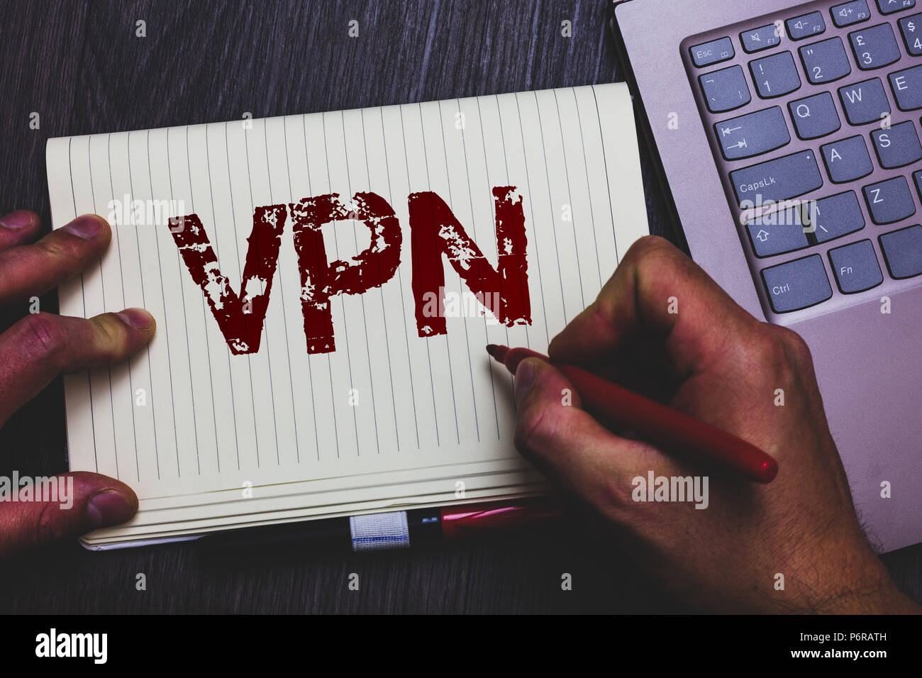Parola di scrittura di testo VPN. Il concetto di Business fissati per la rete privata virtuale attraverso il dominio riservati protetti Notepad pennarello idee pensieri lap Foto Stock