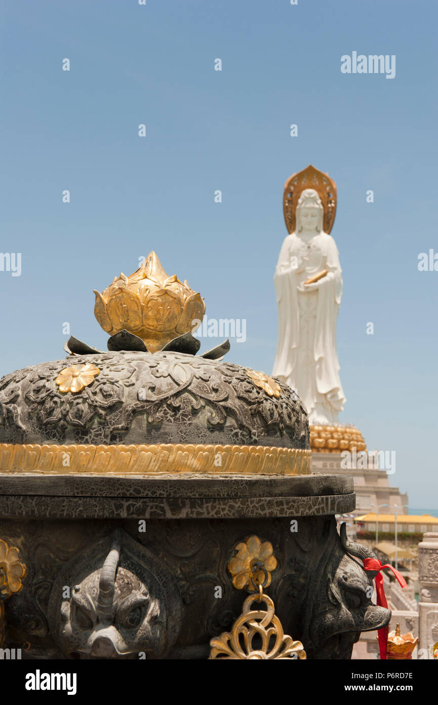 Il Yuan Gin statua del Nanshan buddista Parco culturale è con 108 metri della Cina di più alto. Foto Stock