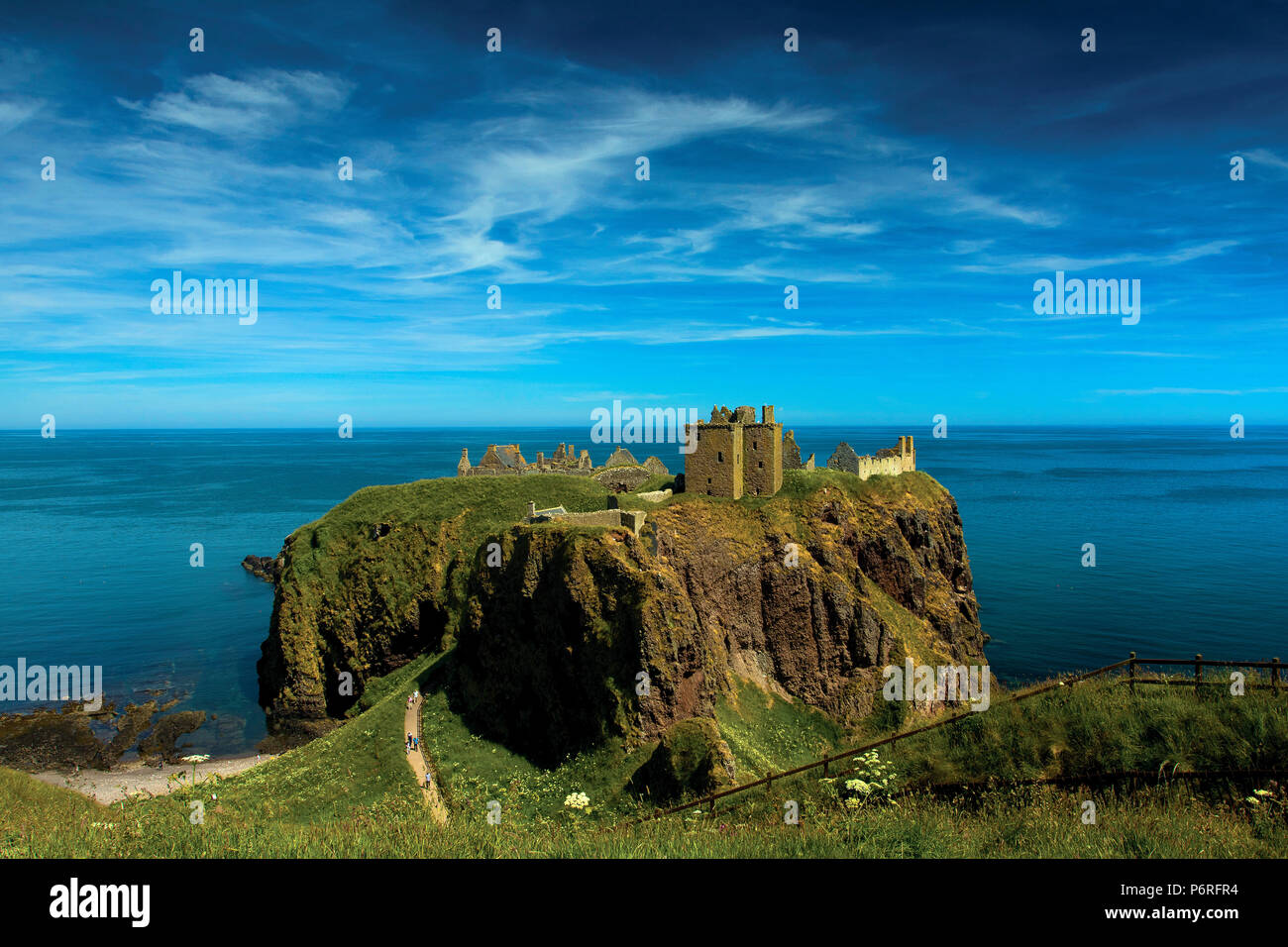 Dunnottar Castle e la costa dell'Aberdeenshire, Aberdeenshire, Scozia Foto Stock