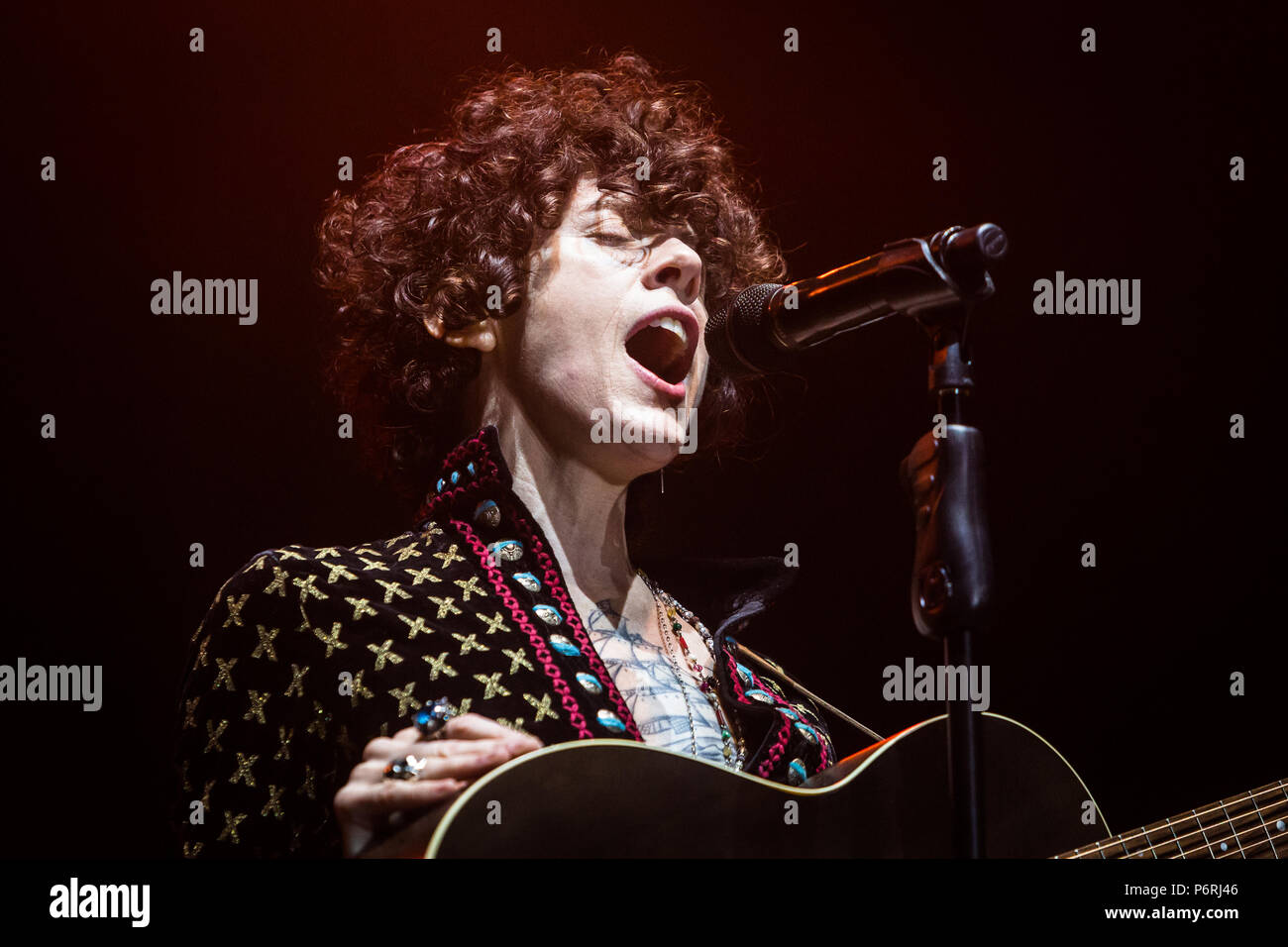 Torino, Italia. Il 29 giugno, 2018. Cantante americana Laura Pergolizzi, aka LP eseguire su Stupinigi Parco Sonic stage. Credito: Corrado Iorfida/Pacific Press/Alamy Live News Foto Stock