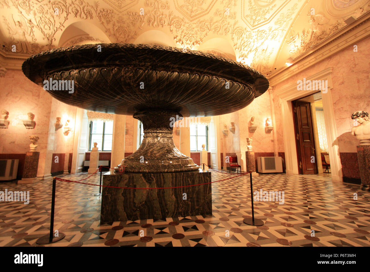 Opere all'interno dello Stato Museo Hermitage di San Pietroburgo, Russia Foto Stock