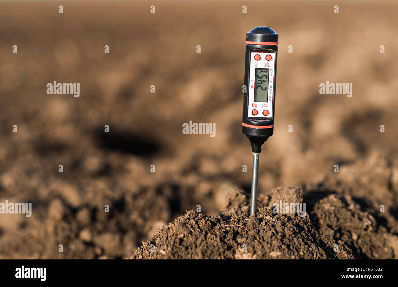 Terreno metro per misurare PH, temperatura e umidità nel campo Foto stock -  Alamy