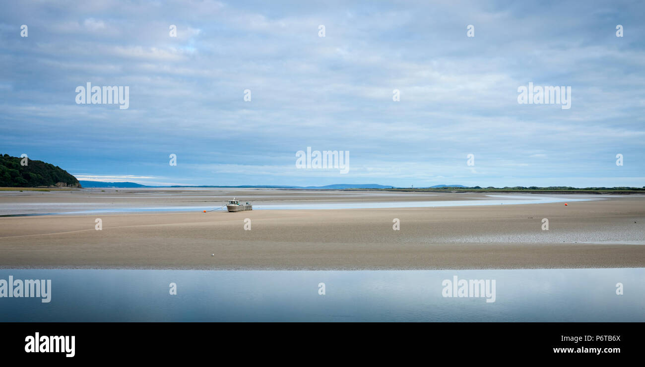 La bassa marea sul Taf Estuary Laugharne Carmarthenshire Galles Foto Stock