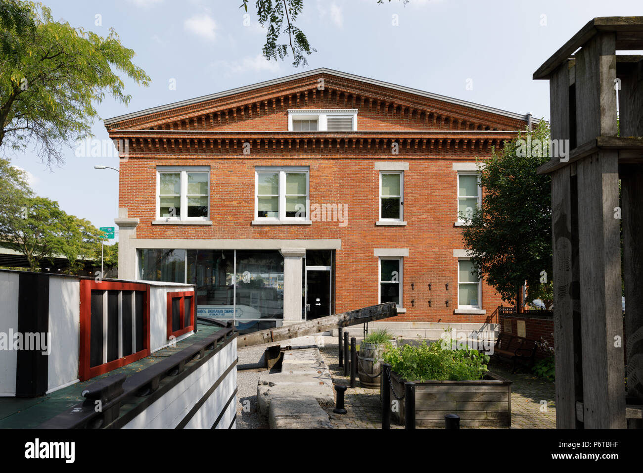 Syracuse, New York: Erie Canal Museum, con il pacchetto barca. Esso è alloggiato in un edificio weighlock, 1850. Foto Stock