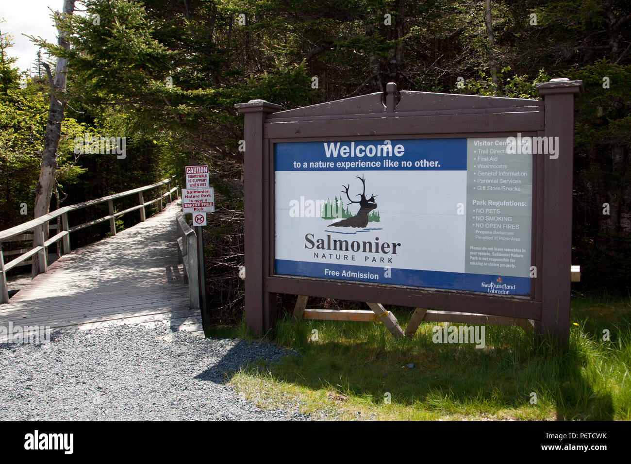 Giugno 22, 2018 - Salmonier Natura Park, Terranova: un segno che indica l'ingresso della linea Salmonier Trail Foto Stock