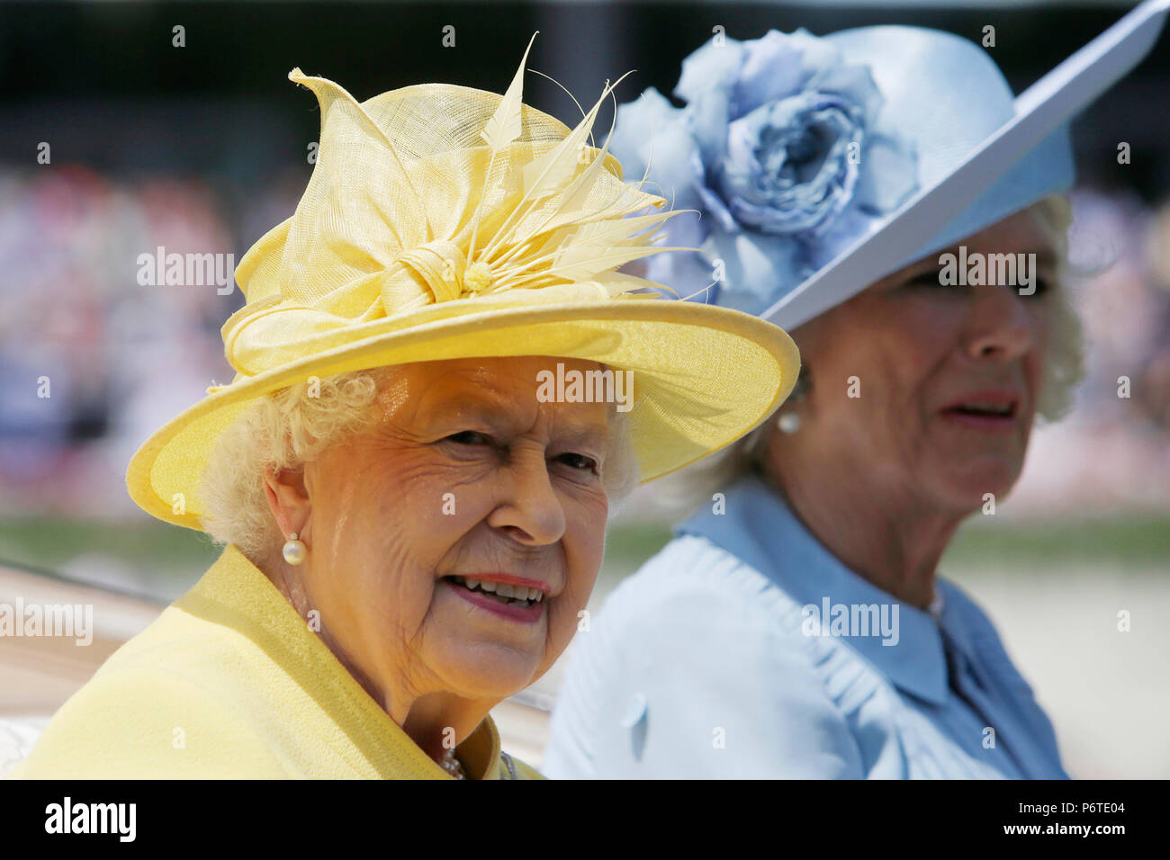 Royal Ascot, Queen Elizabeth la seconda e la duchessa di Cornovaglia, Camilla Mountbatten-Windsor Foto Stock